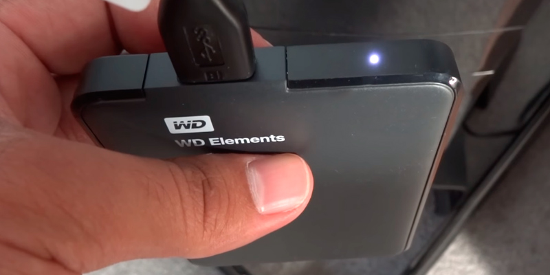 WD Elements External Hard Drive for Mac (USB 3.0) in the use