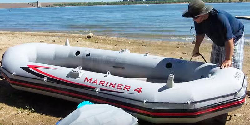 Intex Mariner 4 Set with Aluminum Oars & High Output Air Pump in the use