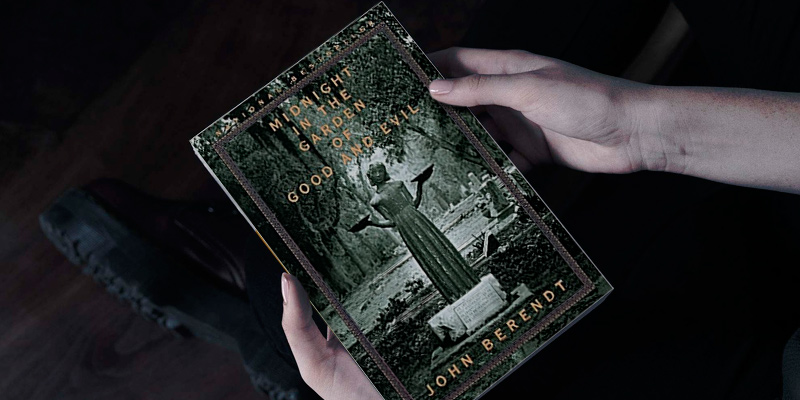 Review of John Berendt Midnight in the Garden of Good and Evil: A Savannah Story