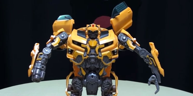 Detailed review of Bumblebee Dark of the Moon Movie Leader Class Transformer