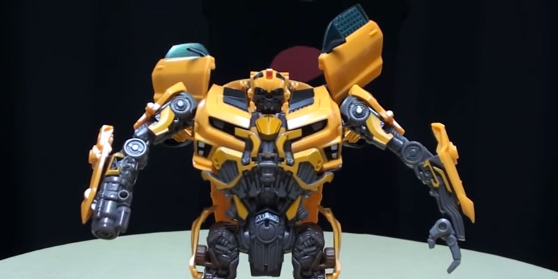 Detailed review of Bumblebee Dark of the Moon Movie Leader Class Transformer - Bestadvisor