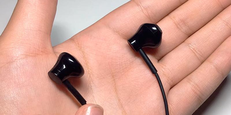 Review of Amazon 55-000239 Premium Headphones