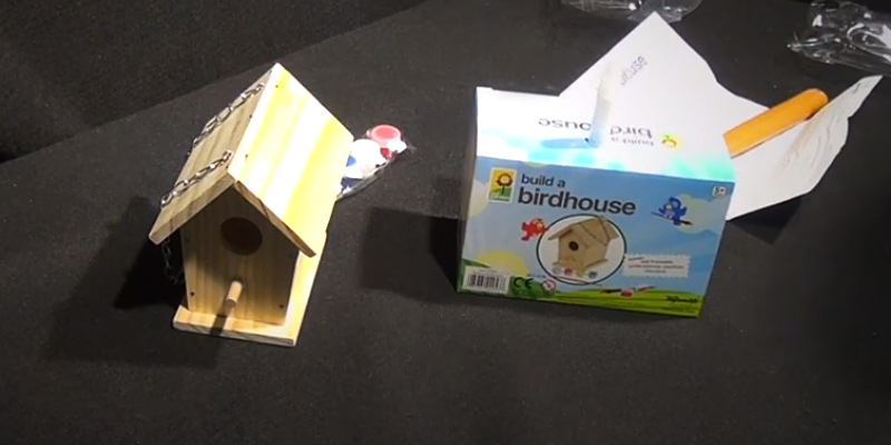 Review of Toysmith 2953 Wooden Bird House