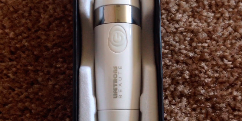 Lifetrons beaute Ultimate-316 Sonic Ionic Under-Eye & Face Massager in the use
