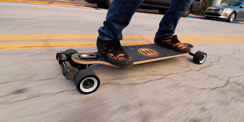 Review of Evolve Skateboards Bamboo GTX Street Electric Skateboard