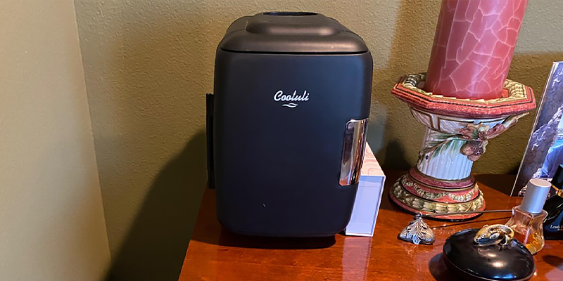 Cooluli CL4LBK Classic 4 Liter Compact Mini Fridge in the use - Bestadvisor
