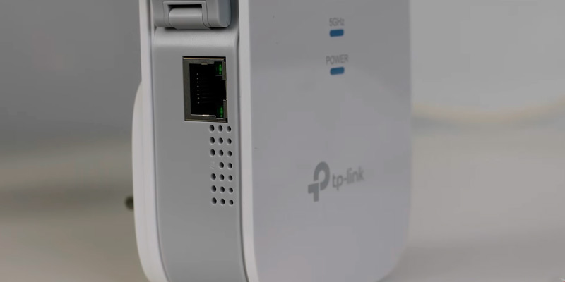 TP-LINK RE650 Dual Band Wi-Fi Range Extender, 4x4 MU-MIMO in the use