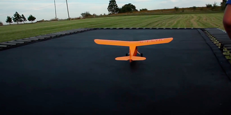 Review of HobbyZone Champ HBZ4900 RC Aircraft
