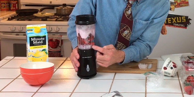 Hamilton Beach 51101 Personal Countertop Blender in the use
