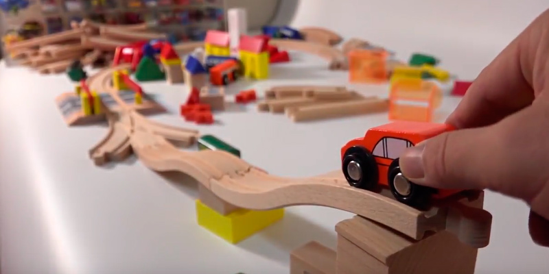 Orbrium Toys Triple-Loop Wooden Train Set application