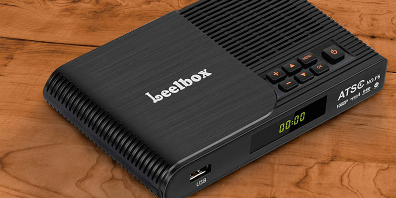 Leelbox LBX F6 1080P Digital Converter Box in the use