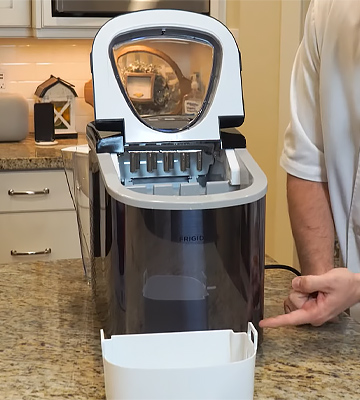 Review of Frigidaire EFIC121 Compact Countertop Ice Maker
