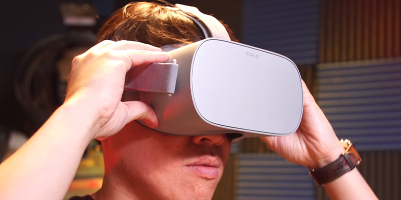 Oculus Go Standalone Virtual Reality Headset in the use
