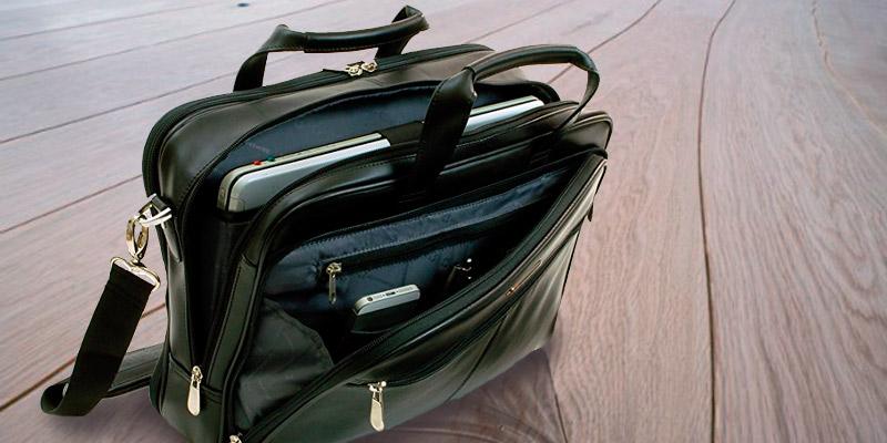 Alpine Swiss Monroe Leather Laptop Bag in the use