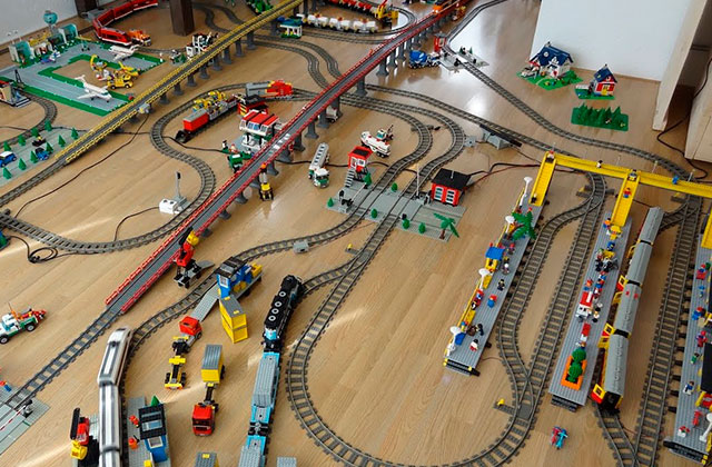 Comparison of Lego Train Sets