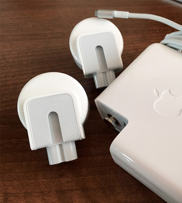Review of Apple World Travel Adapter Kit