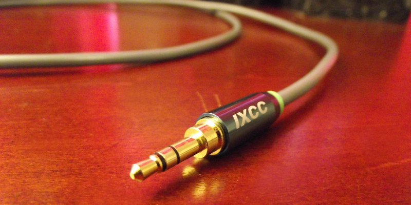 iXCC Extra Long Aux Audio Stereo Cable in the use