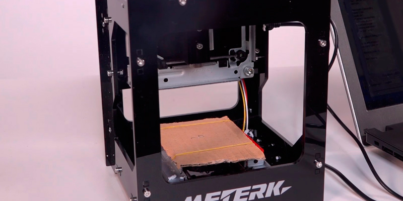 Meterk DK-BL Mini DIY Laser Engraving Machine in the use