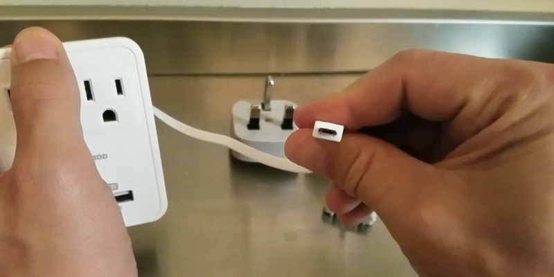 Poweradd Travel Power Adapter in the use