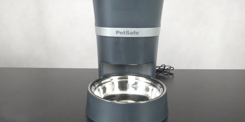 PetSafe PFD00-15788 Automatic pet feeder in the use