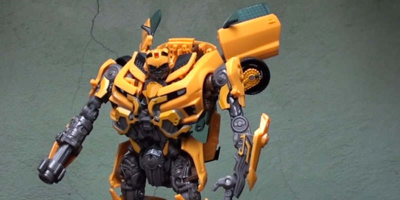 Review of Bumblebee Dark of the Moon Movie Leader Class Transformer