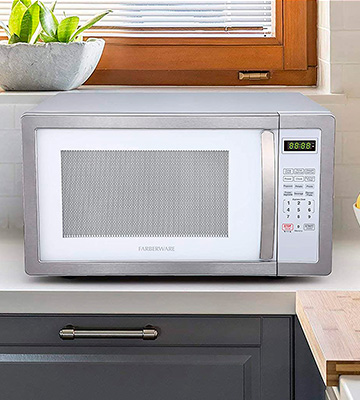 Review of Farberware FMO11AHTPLB Microwave Oven with LED Lighting
