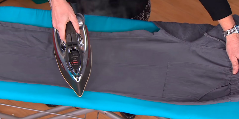 Review of CHI 13102 Steam Iron with Retractable Cord