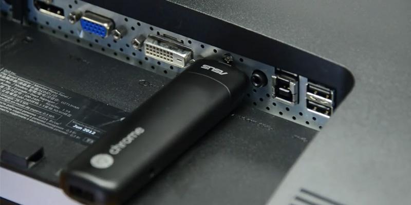 ASUS Chromebit (CS10) Stick-Desktop PC in the use
